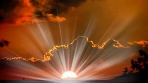 Футаж  лучи солнца.