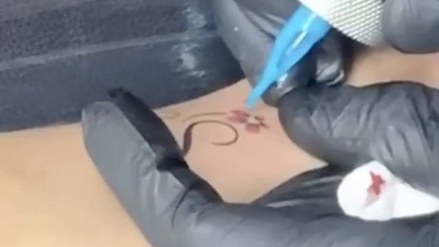 S alphabet tattoo Hindi смотреть онлайн