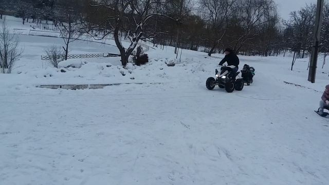 кто как может так и катается)))) смотреть онлайн