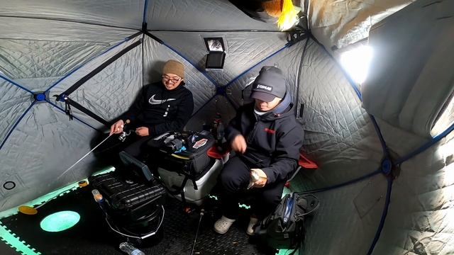 Awesome Ice Hub Set Up!- Whitefish Fishing смотреть онлайн