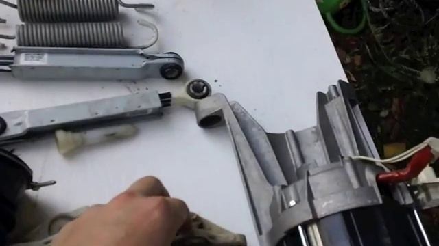A Treasure Trove of Parts from a Broken Washing Machine смотреть онлайн