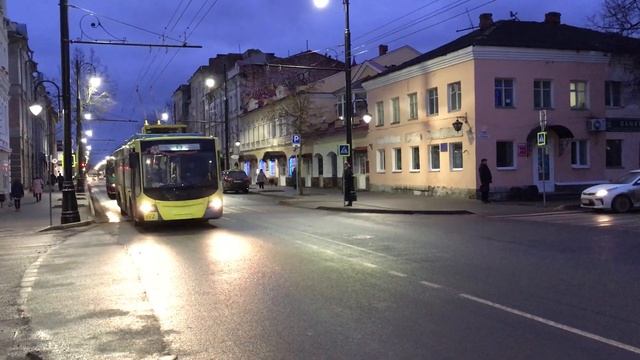 Один из первых троллейбусов на Крестовой после ремонта смотреть онлайн