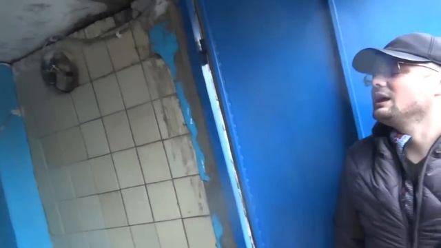 В Василькове появилась вода... стекающая с дырявой крыши подмывая фундамент дома! смотреть онлайн