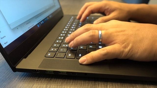 Razer Blade Advanced mid 2021 Review from a Mac User - FHD RTX 3070 смотреть онлайн