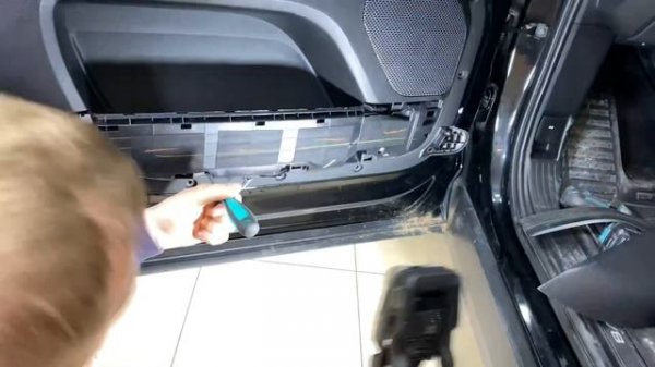 How to remove door panel on Defender  2022 | Разборка карты двери на Defender