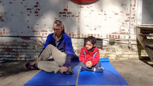 #6 Piriformis (Hip) Muscle Stretch: Simple Stretches with Children смотреть онлайн