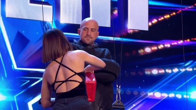 Escape Artist PANICS The Judges As He Can't Escape on Britain's Got Talent смотреть онлайн