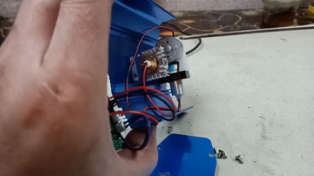 Разбираем лазерный проектор.  Что внутри?