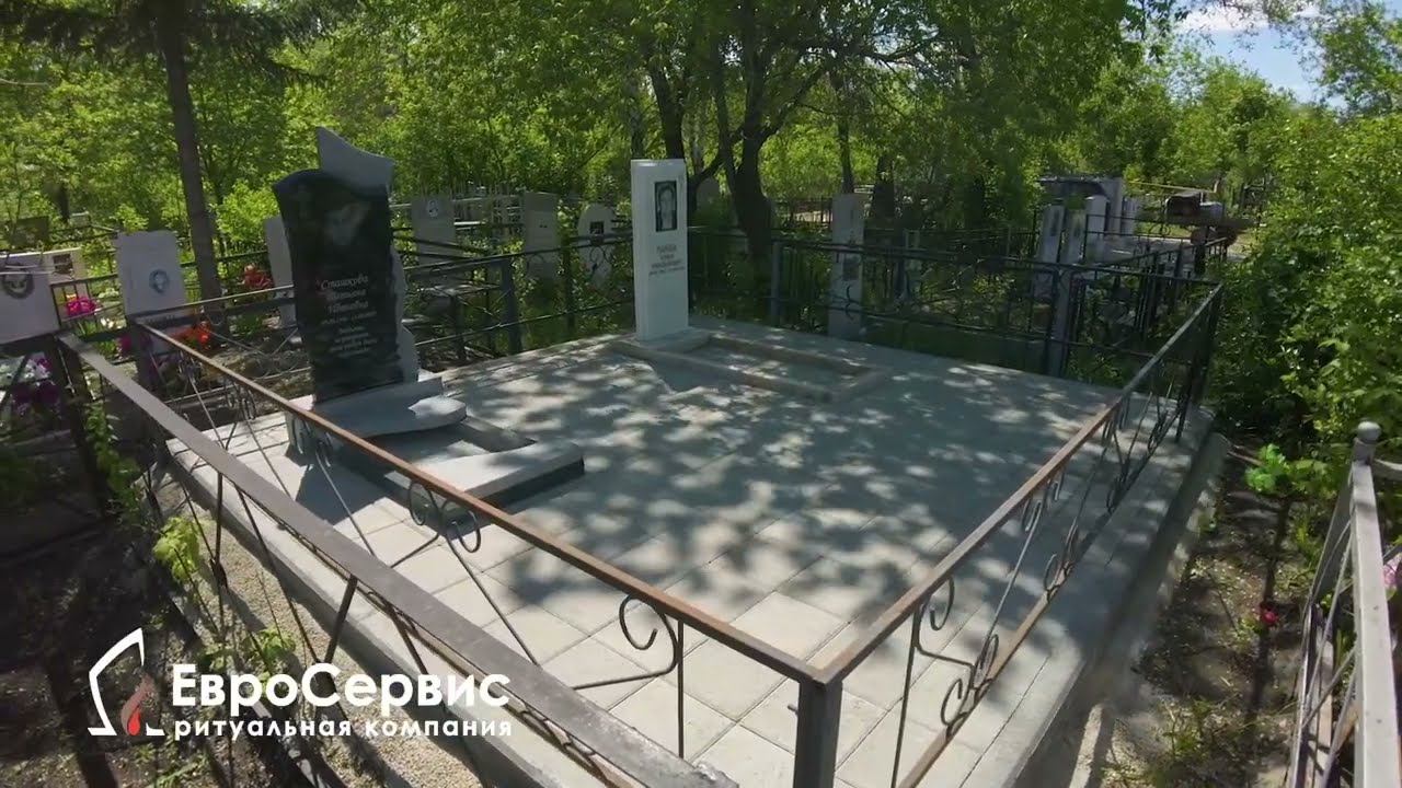 Комбинированный гранитный памятник, из серого и черного гранита, гравировка портрета, укладка плитки смотреть онлайн