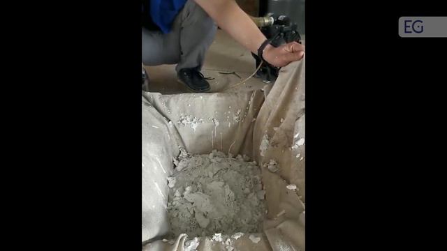 Шлам после очистки СОЖ на центрифуге HY смотреть онлайн