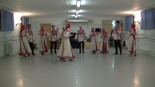Ансамбль "Ярмарка" - Что ты жинка губы жмешь? смотреть онлайн