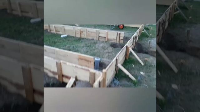 Опалубка для мелкозаглубленого ленточного фундамента под баню. #баня #фундамент #дача #самострой смотреть онлайн