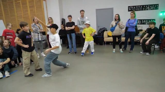 footwork 1x1 bboy Orlan vs Rich - "ALL OPTION" break dance battle смотреть онлайн