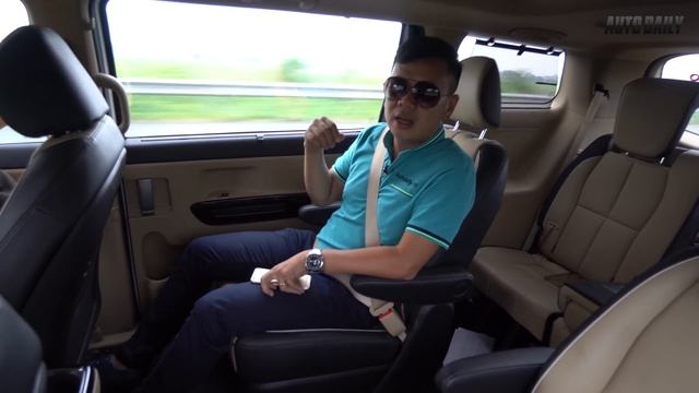 Autodaily.vn I Đánh giá xe Kia Sedona lắp ráp, giá gần 1,2 tỷ đồng |4K| смотреть онлайн
