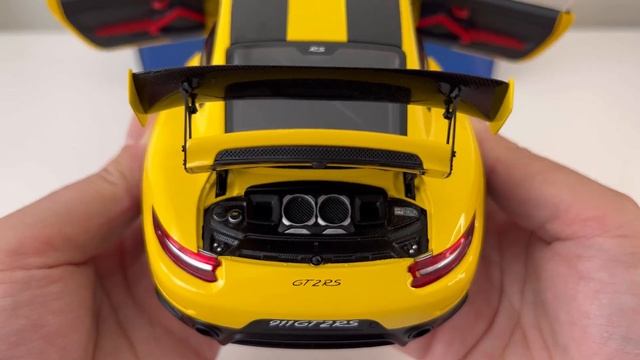 Porsche 911 GT2 RS 1:18 By AUTOart Models