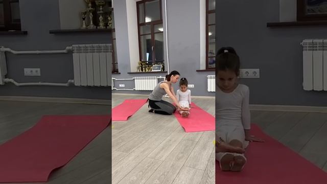 Натягивание стоп сидя. Урок хореографии смотреть онлайн