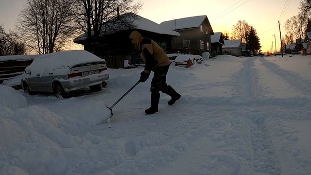 Уборка снега во дворе под музыку (2021) смотреть онлайн