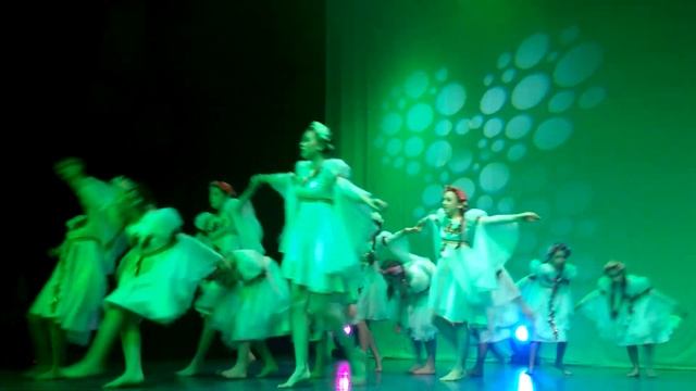 Танцевальная группа "Асылташ" перевод "Драгоценный камень" смотреть онлайн