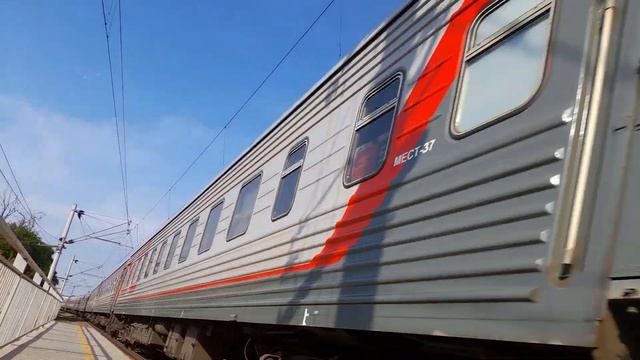Электровоз со скорым поездом Пермь-Адлер смотреть онлайн