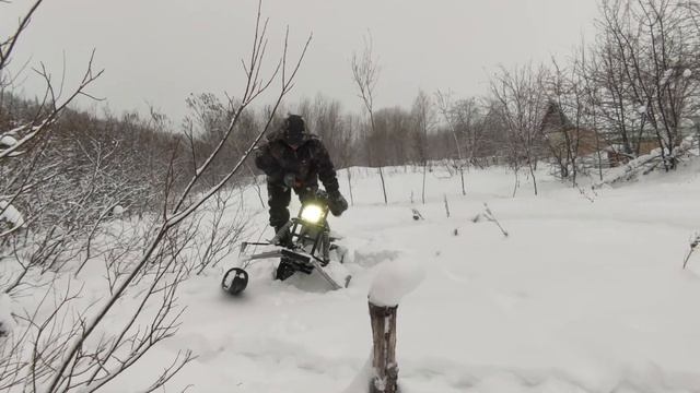 #Мотобуксировщик с лыжным модулем. Выезд по глубокому снегу. смотреть онлайн