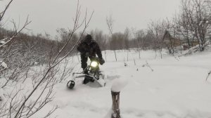 #Мотобуксировщик с лыжным модулем. Выезд по глубокому снегу.