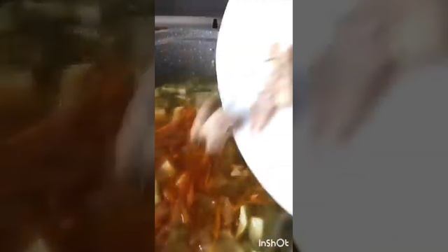 Овощной суп из кабачков и пекинской капусты на курином бульоне