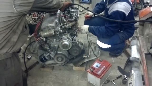 Работающий на коленке двигатель2 смотреть онлайн