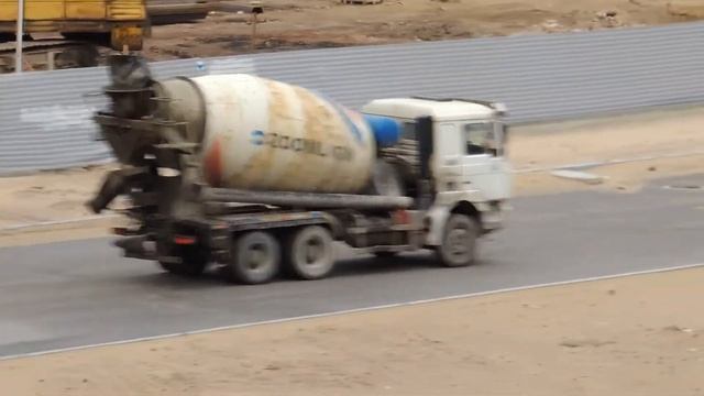 Автобетоносмесители едут смотреть онлайн