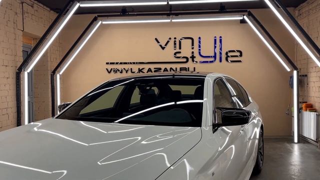 BMW 5 series - оклейка крыши, затемнение оптики, установка спойлера, диффузора, решетки радиатора смотреть онлайн