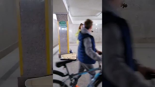 Деспасито в переходе? смотреть онлайн