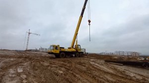 Автокран Днепр КС-5473 работает на объекте в Гродно.