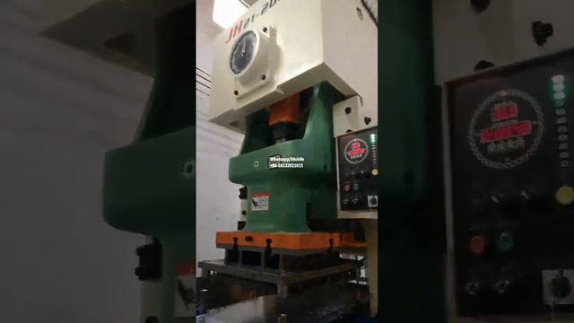 Подвесные потолочные панели из перфорированной стали, изготавливающие гидравлический пресс смотреть онлайн