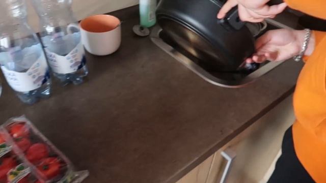 Поранила руку жестяной банкой ? Что за чёрная полоса? Боюсь зашивать ? смотреть онлайн