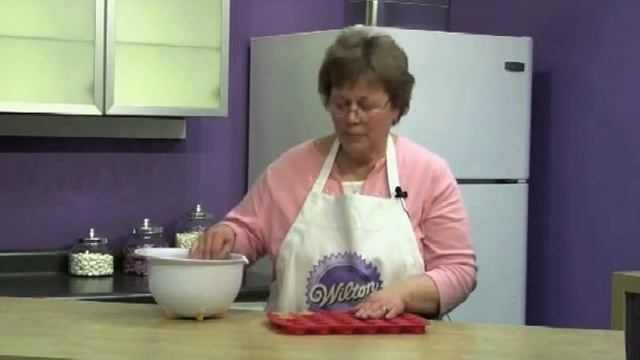 Molding Cake Pops in Silicone Pans смотреть онлайн