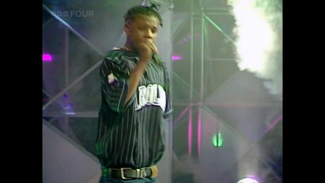 Kris Kross - Jump (Live performance on TOTP's) [4K] смотреть онлайн