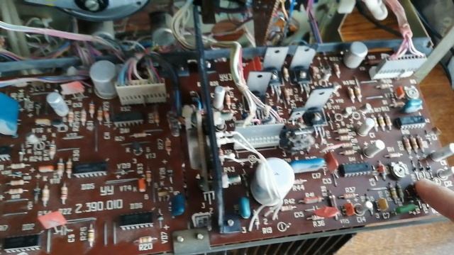 Катушечный магнитофон "Союз - 110 - стерео". Краткий обзор внутренностей. смотреть онлайн