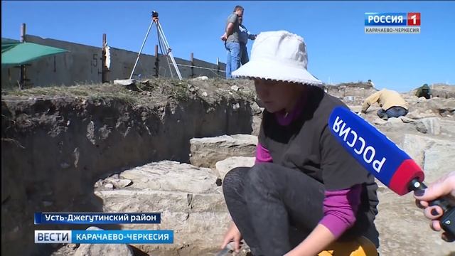 В станице Красногорской в ходе дорожных работ обнаружены древнее поселение и грунтовые захоронения смотреть онлайн