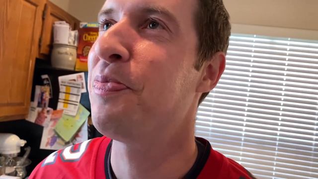Patty Patriot reacts to Tom Brady's debut with the Tampa Bay Buccaneers смотреть онлайн
