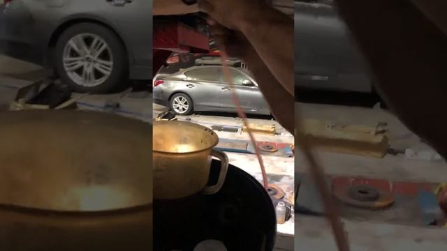 加變速箱油用氣壓灌進去 Infiniti Fx37我家大黑 換變速箱油