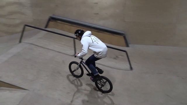 Аксенов Александр - bmx street - ROAD TO SIMPLE 2020 смотреть онлайн