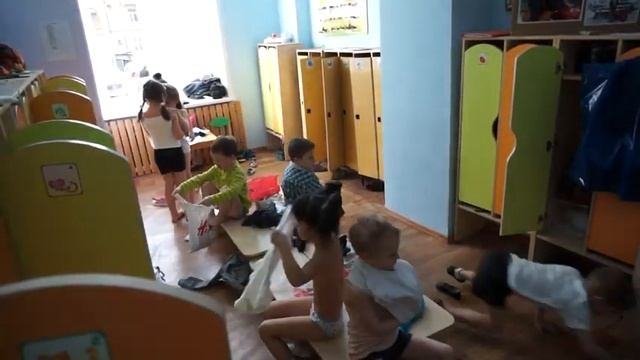 Один День в Детском Саду смотреть онлайн