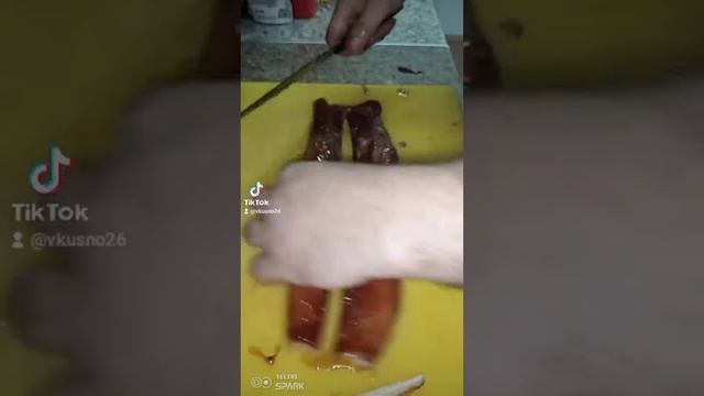 разделка жареного угря для ролл канадский. смотреть онлайн