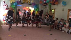 Танец мам стиляги