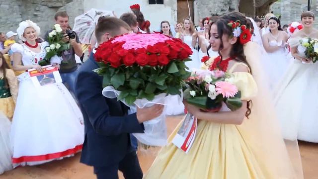 парень сделал предложение на фестивале смотреть онлайн