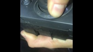 Как снять переключатель света фар Opel Vectra C 2003-2008р. легче всего.