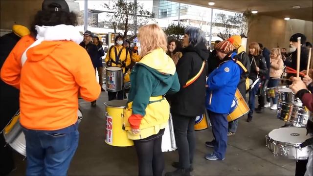 Warming up the PCS Samba Band смотреть онлайн