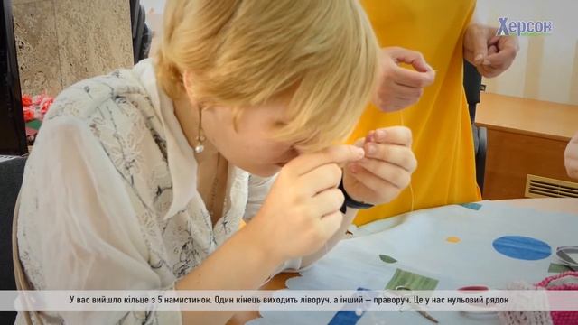 Майстер клас: міні-брелок з намистин на основі техніки плетіння фулерен. Провела Світлана Кандала смотреть онлайн