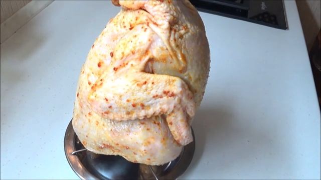 Курица, запеченная в духовке целиком на подставке для запекания курицы (ростер для курицы) смотреть онлайн