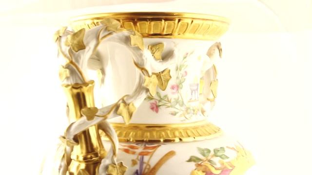 Ваза - Королевский фарфор