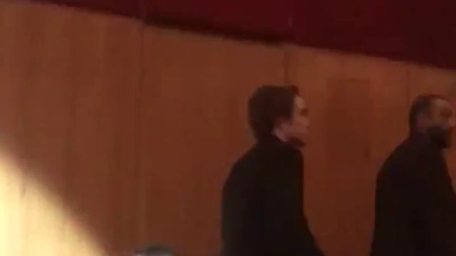 Роберт на премьере фильма Маяк в Каннах смотреть онлайн